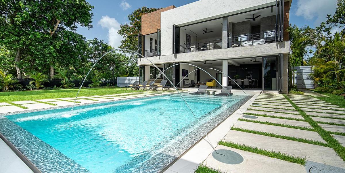 contemporary villas to rent