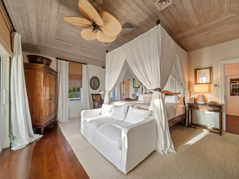 Three Bees , Harbour Island 