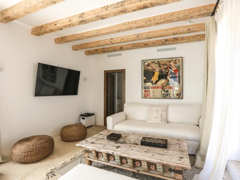 Can Gerbera , Central , East 