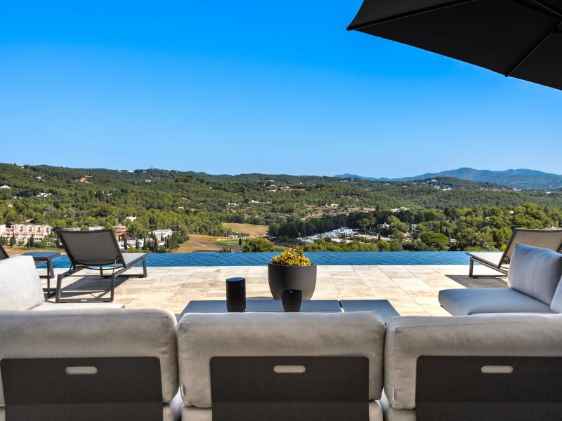 Villa Minimal , East , Roca Llisa 