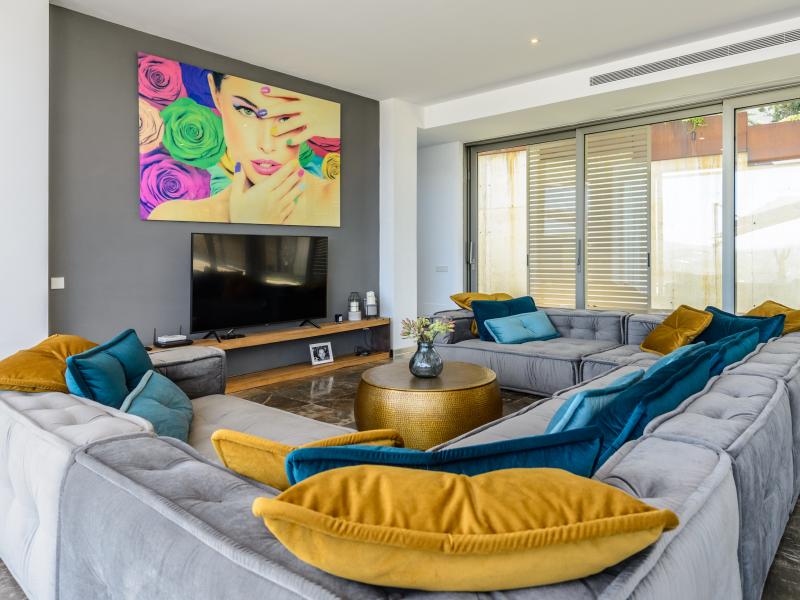 Villa Minimal , East , Roca Llisa 