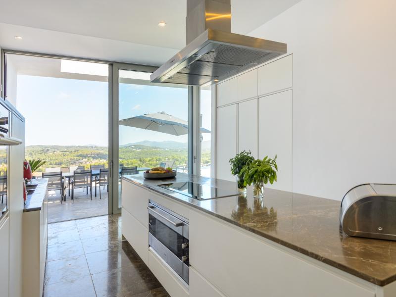 Villa Minimal , East , Roca Llisa 