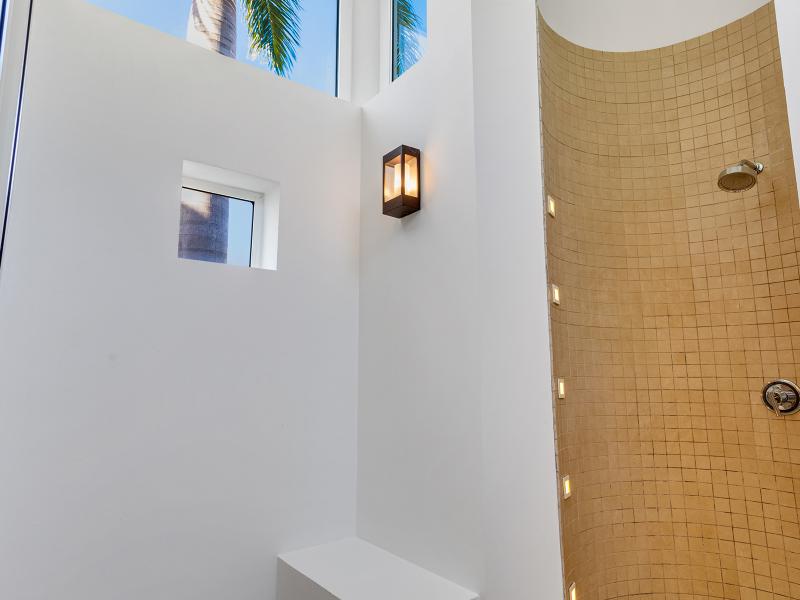 Celestial Anguilla , West End 