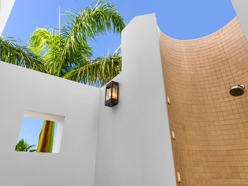 Celestial Anguilla , West End 