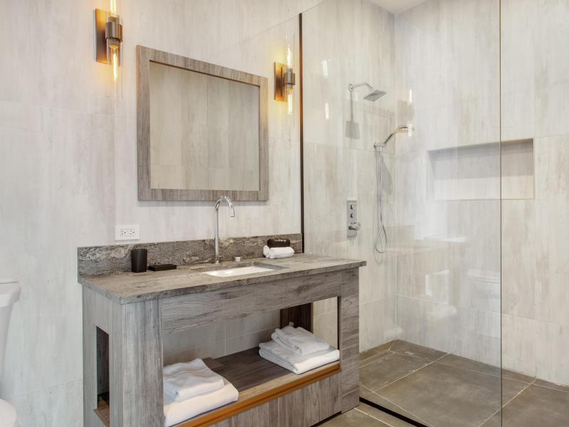 Le Rêve Bleu , Little Bay 