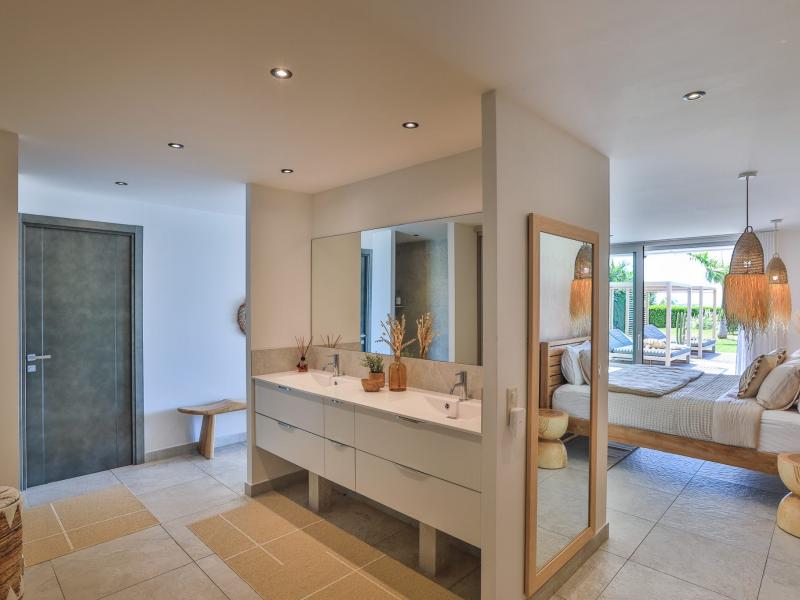 Vogue Art , Orient Bay 