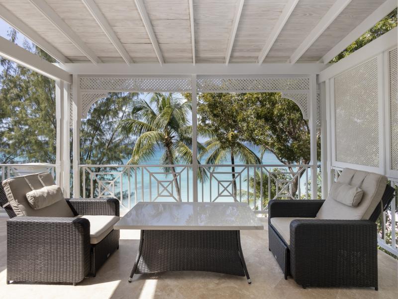 Old Trees 302 - La Mirage Penthouse , Beachfront villas Barbados , Old Trees , Paynes Bay , St James , West Coast Barbados 