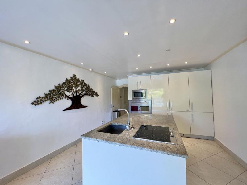 Glitter Bay 209 , St James 