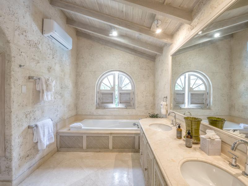 Sandy Lane Beach -Bluff House & Cottage , Beachfront villas Barbados , Sandy Lane Beach , Sandy Lane Estate , St James , West Coast Barbados 