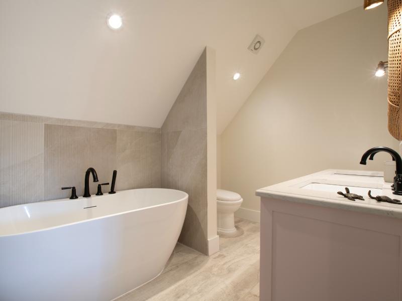 Seastar House and Cottage , 