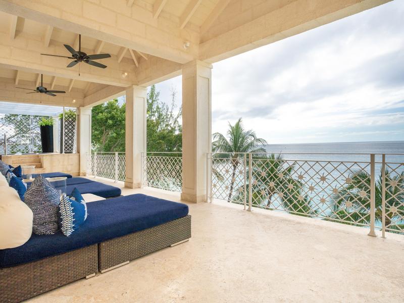 Smugglers Cove Penthouse Apartment 7 , Beachfront villas Barbados , Paynes Bay , St James , West Coast Barbados 