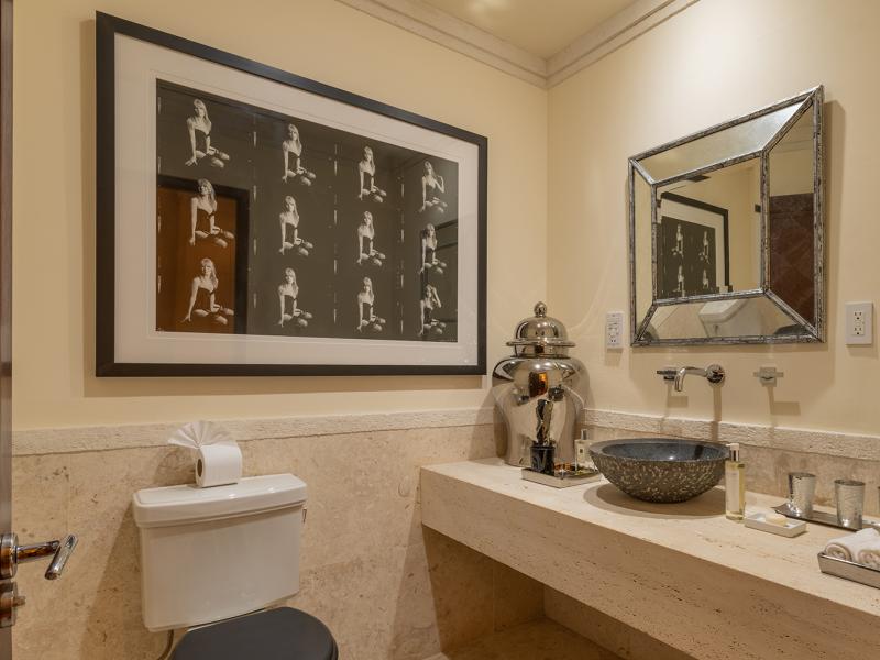 Smugglers Cove Penthouse Apartment 7 , Beachfront villas Barbados , Paynes Bay , St James , West Coast Barbados 