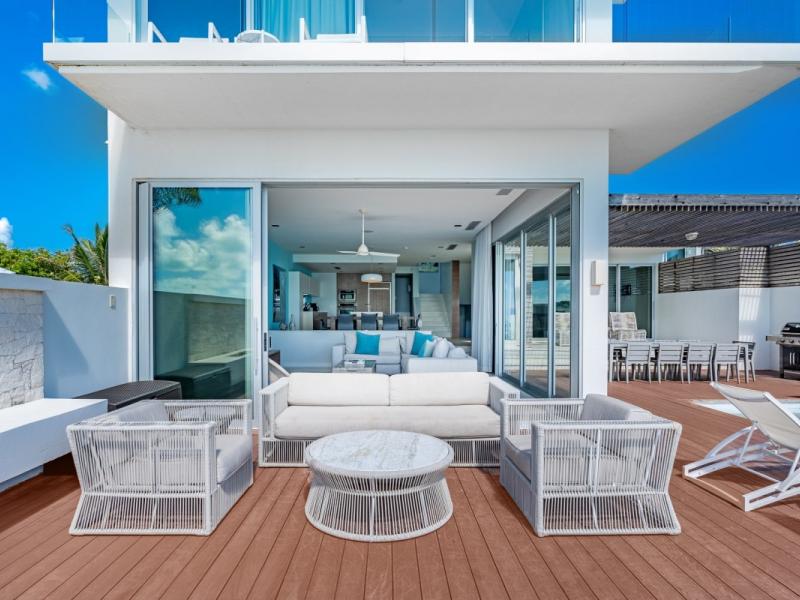 Villa Helios , Long Bay 