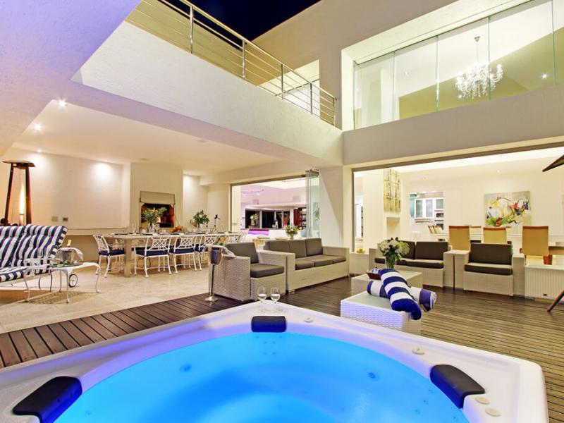 Hollywood Mansion , Cape Town 