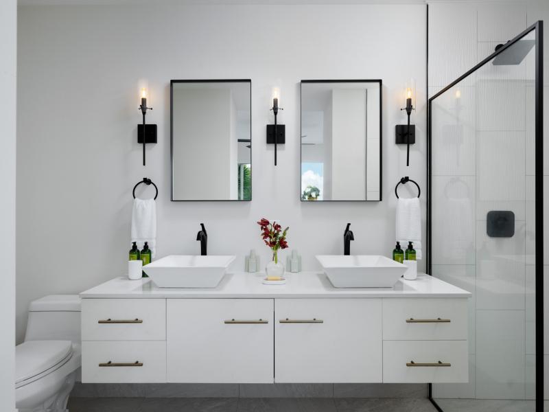 Goldfinger Villa - Beachfront , Long Bay 