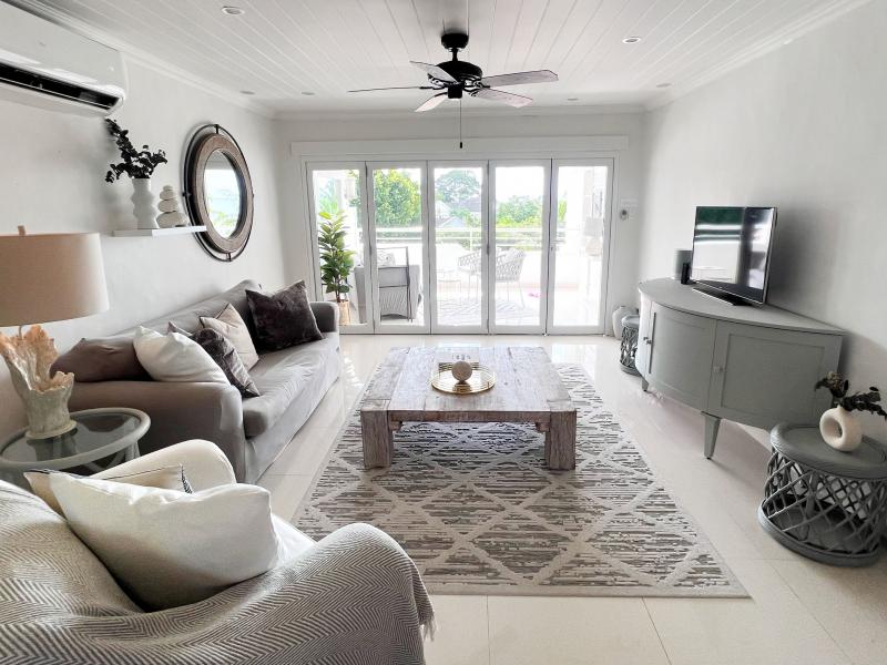 Glitter Bay 302 - Bikini Top , Beachfront villas Barbados , Glitter Bay , Porters , St James , West Coast Barbados 