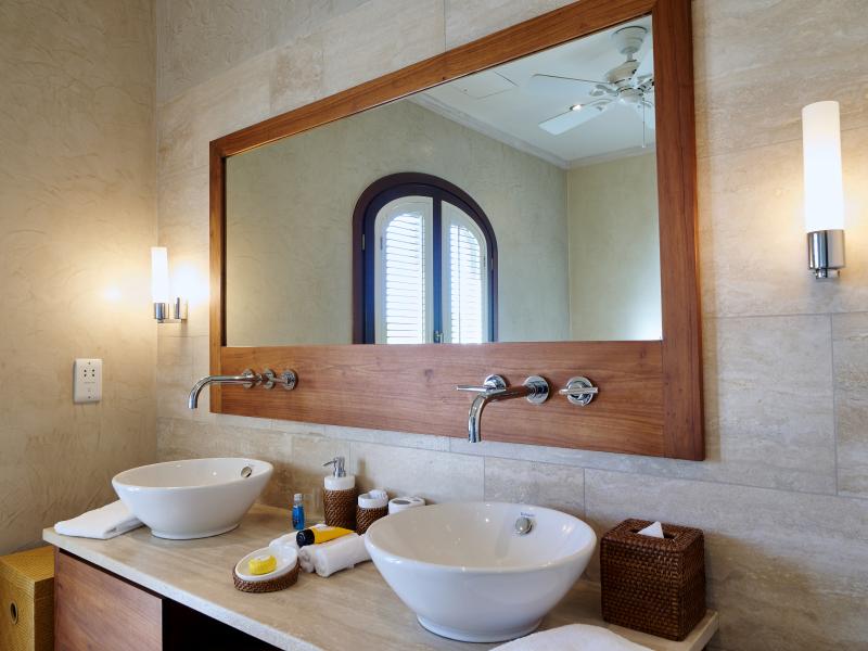 Big Blue Ocean Villa , Charlstown 