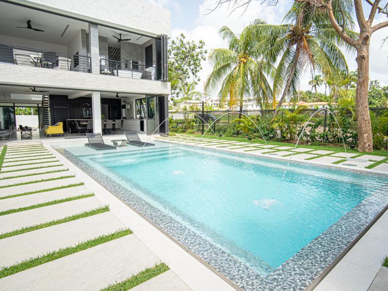 Villa Onyx , Beachfront villas Barbados , St Peter , West Coast Barbados 