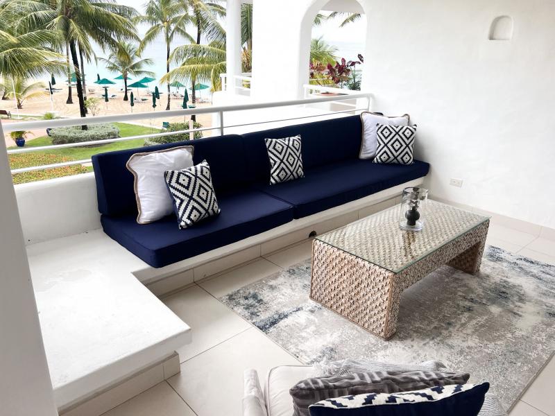 Glitter Bay 302 - Bikini Bottom , Beachfront villas Barbados , Glitter Bay , Porters , St James , West Coast Barbados 