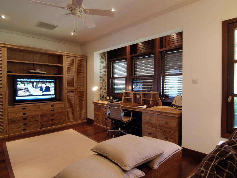 Big Blue Ocean Villa , Charlstown 