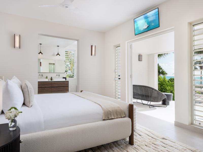 Blue Lagoon , Long Bay , Providenciales 