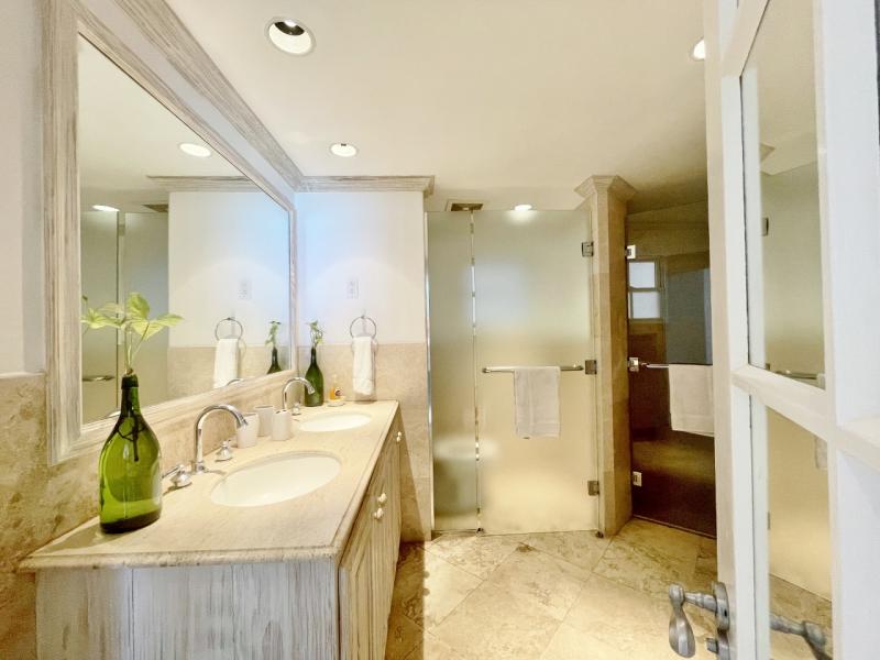 Villas on the Beach 303 , Beachfront villas Barbados , Holetown , St James , Villas on the Beach, Barbados , West Coast Barbados 